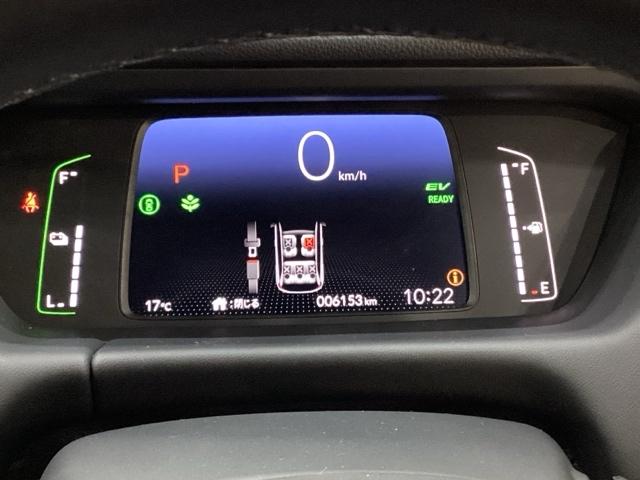 フィット ｅ：ＨＥＶホーム　純正アルミホイール　ドライブレコーダー　キーレス　ホンダセンシング　クルーズコントロール　衝突軽減ブレーキ　横滑り防止　障害物センサー　バックカメラ　盗難防止　ＬＥＤヘッドライト　４ＷＤ（14枚目）