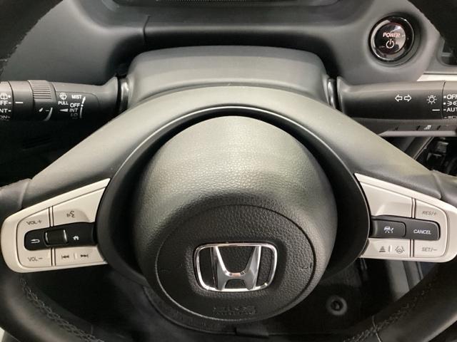 フィット ｅ：ＨＥＶホーム　純正アルミホイール　ドライブレコーダー　キーレス　ホンダセンシング　クルーズコントロール　衝突軽減ブレーキ　横滑り防止　障害物センサー　バックカメラ　盗難防止　ＬＥＤヘッドライト　４ＷＤ（15枚目）