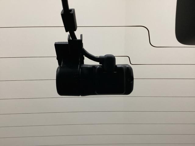 フィット ｅ：ＨＥＶホーム　純正アルミホイール　ドライブレコーダー　キーレス　ホンダセンシング　クルーズコントロール　衝突軽減ブレーキ　横滑り防止　障害物センサー　バックカメラ　盗難防止　ＬＥＤヘッドライト　４ＷＤ（20枚目）