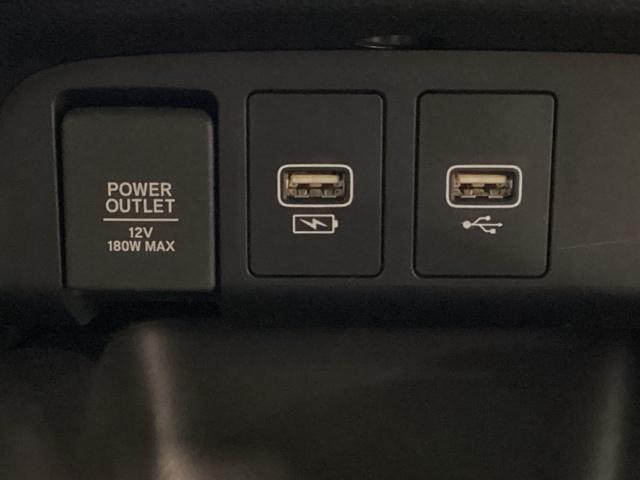 フィット ｅ：ＨＥＶホーム　純正アルミホイール　ドライブレコーダー　キーレス　ホンダセンシング　クルーズコントロール　衝突軽減ブレーキ　横滑り防止　障害物センサー　バックカメラ　盗難防止　ＬＥＤヘッドライト　４ＷＤ（21枚目）