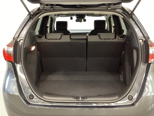 フィット ｅ：ＨＥＶホーム　純正アルミホイール　ドライブレコーダー　キーレス　ホンダセンシング　クルーズコントロール　衝突軽減ブレーキ　横滑り防止　障害物センサー　バックカメラ　盗難防止　ＬＥＤヘッドライト　４ＷＤ（26枚目）