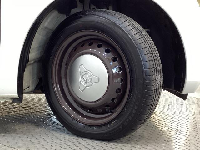 Ｎ−ＢＯＸ専用の純正スチールホイールには、足元を引き立てる専用センターキャップを装着しております。