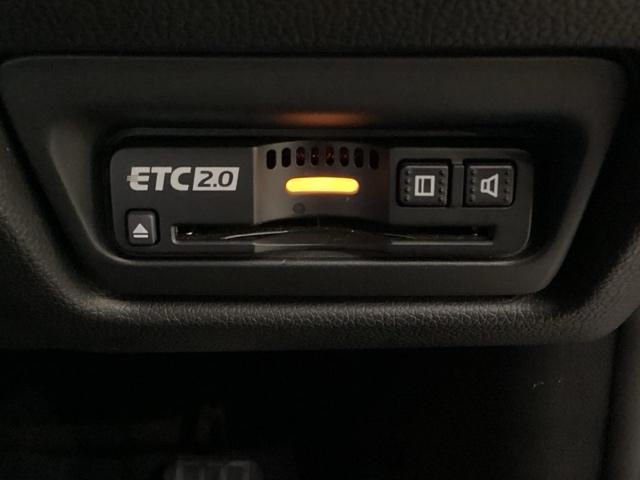 ハンドルの右下にＥＴＣ２．０がついています。高速道路の料金所の通過も楽々です！。　カードの取り出しもしやすい場所についています。