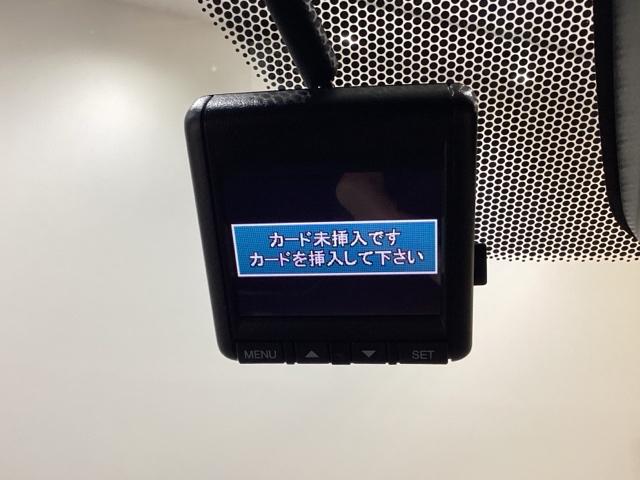ドライブレコーダーが前方の監視をしてくれます。衝突や急ブレーキなどを感知した場合に、記録された動画が万が一の際に直前の状況を把握する手助けとなります。