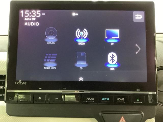 ナビゲーションはフルセグＴＶ、インターナビ対応のＧａｔｈｅｒｓ純正メモリーナビを搭載しています。Ｂｌｕｅｔｏｏｔｈオーディオ機能がありますので、スマートフォンなどの音楽も再生できます。