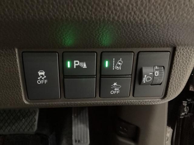 Ｈｏｎｄａセンシング用の、ＶＳＡ（ＡＢＳ＋ＴＣＳ＋横滑り抑制）解除と路外逸脱抑制機能のオンオフスイッチなどはハンドルの右側に装備しています。