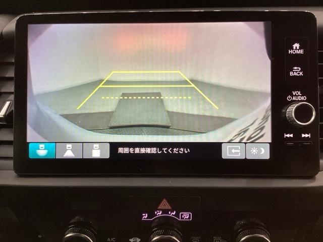 バックでの車庫入れも安心です！　リアカメラが付いているバックモニター付のナビを装備しております。バンパーについているソナーや、操作線もついており距離感も画面から確認できます。