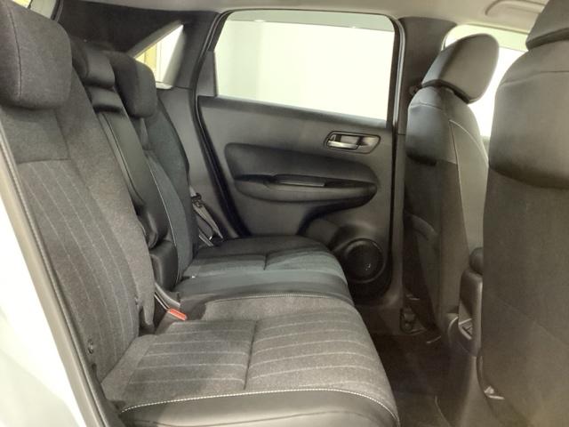 座面も厚みがあり背もたれも高く、ゆったりくつろいでお乗りいただけるシートです。