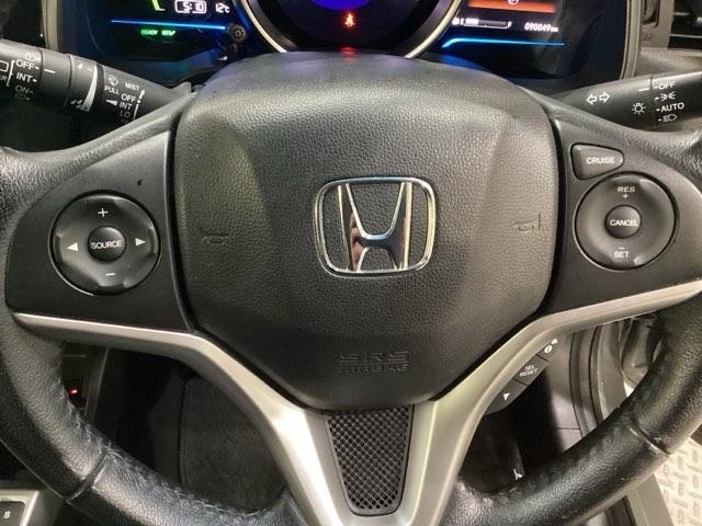 フィットハイブリッド Ｌパッケージ　純正メモリーナビ　エンジンスターター　クルーズコントロール　横滑り防止　バックカメラ　盗難防止　ＬＥＤヘッドライト　４ＷＤ（10枚目）