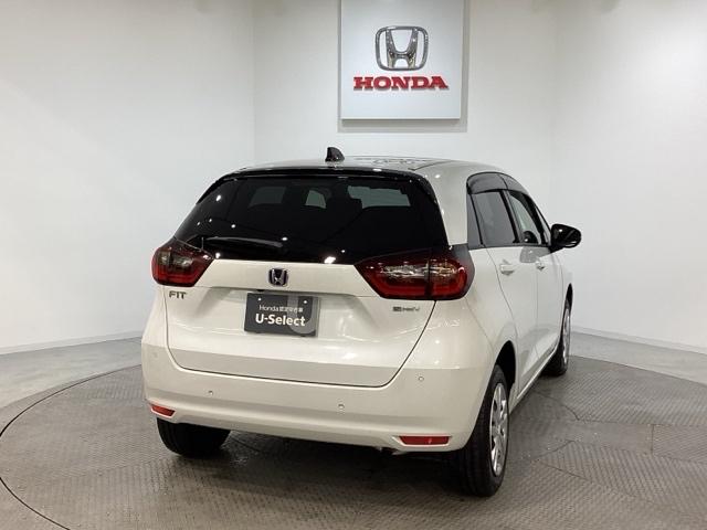 フィット ｅ：ＨＥＶホーム　コネクトディスプレイ　ドライブレコーダー　ホンダセンシング　クルーズコントロール　衝突軽減ブレーキ　横滑り防止　障害物センサー　横滑り防止　バックカメラ　盗難防止　ＬＥＤヘッドライト　４ＷＤ（5枚目）