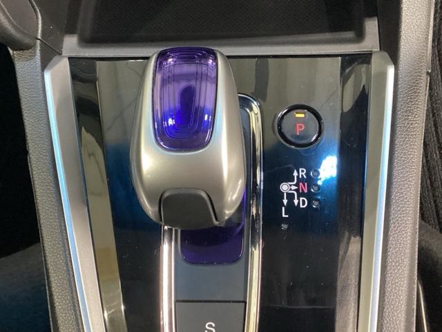 �n�C�u���b�h��p�Z���N�g���o�[�ł��B�V�t�g�`�F���W��d�q�M���ő��M����Z���N�g���o�[���̗p���Ă��܂��̂ŁA�y���ŃX�}�[�g�ȑ�����y���߂܂��B