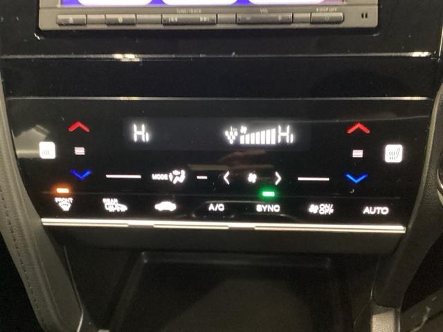 �v���Y�}�N���X�^�[�t���E�I�[�g�G�A�R�������Ă܂��B���E�Ɨ��ŉ��x�ݒ�̂ł���f���A���I�[�g�G�A�R���ł��B���A�M���̃X�C�b�`�̒��ɁA�ᓹ�ɑΉ������T�C�h�~���[�q�[�^�[�������Ă��܂��B