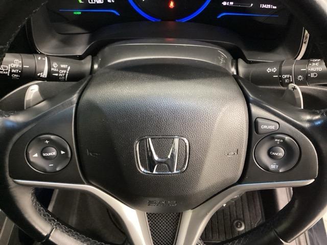 �n���h���ɃN���[�Y�R���g���[���ƃI�[�f�B�I�̑���X�C�b�`����������Ă��܂��I�B�n���h�������𗣂������S�ɑ���ł��܂��B