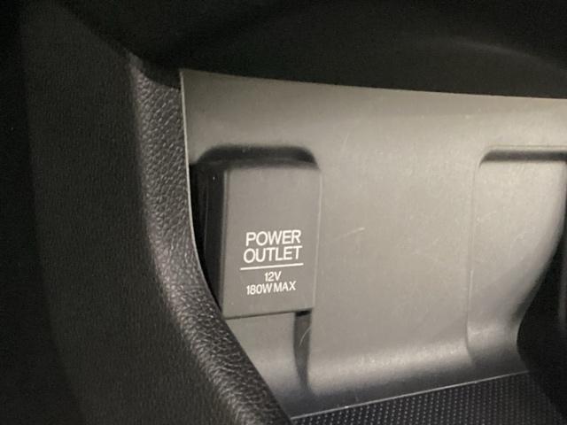 �A�N�Z�T���[�\�P�b�g�͂t�r�a�̃A�_�v�^�[�Ȃǂ�����΁A�X�}�z�̏[�d�ɂ��g���܂��B���ӂɂ͕����u����g���[�����Ă��܂��B