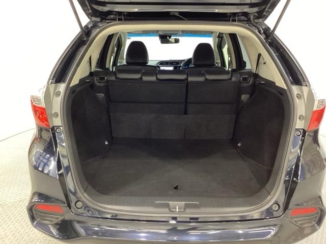 ���Q�b�W���L���g���₷���g�����N�́A�J�������L���ו��̐ς݉��낵�����₷�����ԂƂȂ��Ă���܂��B���A�V�[�g�̔w������͂U�F�S�̊����ŕ������ĉ|�ł���̂ŁA�������ו��Ȃǂ��ڂ��邱�Ƃ��ł��܂��B