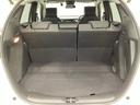 ラゲッジも広く使いやすいトランクは、開口部も広く荷物の積み下ろしもしやすいお車となっております。リアシートの背もたれは6:4の割合で分割して可倒できるので、長いお荷物などを載せることもできます。