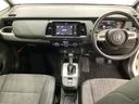 車内は光触媒抗菌消臭施工済です。インパネ周りはスタイリッシュなデザインで機能や装備も充実しています。グローブボックスやカップホルダーのほかにトレーなどたくさんの収納スペースが付いています。