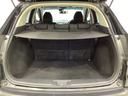ラゲッジも広く使いやすいトランクは、開口部も広く荷物の積み下ろしもしやすいお車となっております。リアシートの背もたれは6:4の割合で分割して可倒できるので、長いお荷物などを載せることもできます。