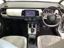 車内は光触媒抗菌消臭施工済です。インパネ周りはスタイリッシュなデザインです。グローブボックスやカップホルダーのほかにトレーなどたくさんの収納スペースが付いています。