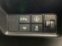 ハンドルの右側にはヘッドライトレベライザーとHondaセンシング用のVSA解除スイッチなどがついています。ヘッドライトレベライザーは道路状況や積荷の加重に応じてライトの高さを調節できます。