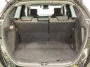 ラゲッジも広く使いやすいトランクは、開口部も広く荷物の積み下ろしもしやすいお車となっております。リアシートの背もたれは6:4の割合で分割して可倒できるので、長いお荷物などを載せることもできます。