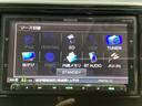 ナビゲーションはフルセグTV対応のメモリーナビ(社外品)を搭載しています。Bluetoothオーディオ機能がありますので、スマートフォンなどの音楽も再生できます。