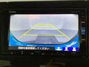 バックでの車庫入れも安心です! リアカメラが付いているバックモニター付のナビを装備しております。操作線もついており距離感も画面から確認できます。