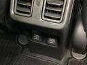 リアシートには足元からの送風だけでなく、上部にもダクトがついていますので冷・暖房とも快適に過ごせます。下にはアクセサリーソケットが2個ついておりUSBのアダプターなどをつければスマホの充電にも使えます
