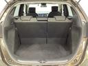 ラゲッジも広く使いやすいトランクは、開口部も広く荷物の積み下ろしもしやすいお車となっております。リアシートの背もたれは6:4の割合で分割して可倒できるので、長いお荷物などを載せることもできます。