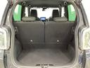 開口部も広く荷物の積み下ろしもしやすいお車となっております。シートの背もたれは5:5の割合で分割して可倒できるので、長いお荷物などを載せることもできます。