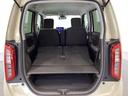 リアシートの背もたれを倒してさらに広々としたトランクスペースになります。段差も少なく荷物の出し入れもしやすくなっています。