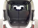 開口部も広く荷物の積み下ろしもしやすいお車となっております。シートの背もたれは5:5の割合で背もたれを可倒でき、前後のシートスライドもできるので荷室をひろげることができます。