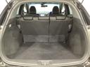 ラゲッジも広く使いやすいトランクは、開口部も広く荷物の積み下ろしもしやすいお車となっております。リアシートの背もたれは6:4の割合で分割して可倒できるので、長いお荷物などを載せることもできます。