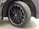 精悍なデザインの純正アルミホイールを装備しています。足元を引き立てて、美しいボディラインを一層引き締めてくれています。