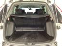 ラゲッジも広く使いやすいトランクは、開口部も広く荷物の積み下ろしもしやすいお車となっております。リアシートの背もたれは6:4の割合で分割して可倒できるので、長いお荷物などを載せることもできます。