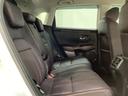 座席は高級感のある本革シートになっており、ゆったりくつろいでお乗りいただけるシートです。本革シートは、シートの側面および背面・ヘッドレストなど、一部に合成皮革やファブリックを使用しています。