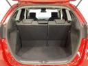 ラゲッジも広く使いやすいトランクは、開口部も広く荷物の積み下ろしもしやすいお車となっております。リアシートの背もたれは6:4の割合で分割して可倒できるので、長いお荷物などを載せることもできます。
