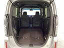 リアシートの背もたれは女性でも容易にシートアレンジが出来るように設定しており、ワンアクションで倒すことも起こすことも可能です。後部座席すべてをフラットな状態にも出来ます。