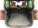 リアシートの背もたれを倒してさらに広々としたトランクスペースになります。段差も少なく荷物の出し入れもしやすくなっています。