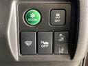 Hondaセンシング用の、VSA(ABS+TCS+横滑り抑制)解除と路外逸脱抑制機能のオンオフスイッチなどはハンドルの右側に装備しています。燃費に役立つECONボタンもここです。