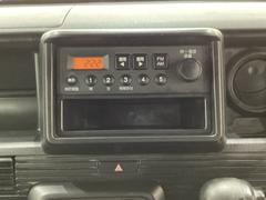オーディオはＡＭＦＭチューナーを装備しています。その下には１ＤＩＮ分の小物入れがついています。 5