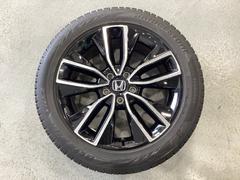 当社にてデモ走行時に装着していたワンシーズン使用の中古スタットレスタイヤ＋ホイール４本セットを用意致しました。（２０２３年製、タイヤ＋ホイールは現状渡し、保証対象外です） 3