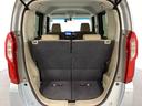 開口部も広く荷物の積み下ろしもしやすいお車となっております。シートの背もたれは５：５の割合で背もたれを可倒でき、前後のシートスライドもできるので荷室をひろげることができます。