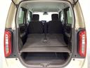 リアシートの背もたれを倒してさらに広々としたトランクスペースになります。段差も少なく荷物の出し入れもしやすくなっています。