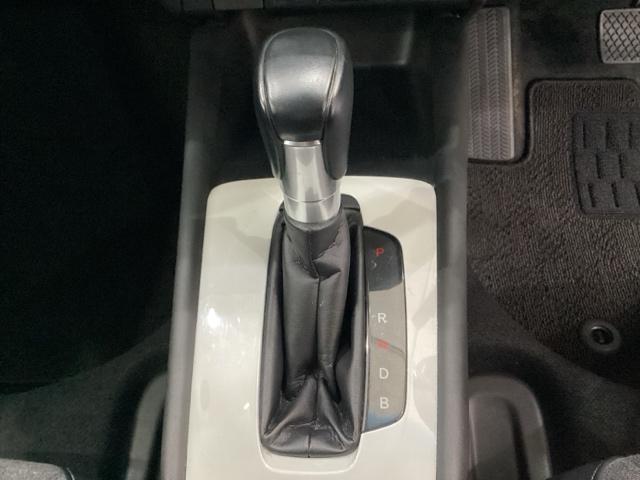 フィット ｅ：ＨＥＶホーム　光触媒抗菌消臭施工済　ホンダセンシング　衝突被害軽減システム　メモリーナビ　フルセグＴＶ　バックカメラ　スマートキー　クリアランスソナー　ＬＥＤヘッドライト　ＡＢＳ　運転席エアバッグ（9枚目）