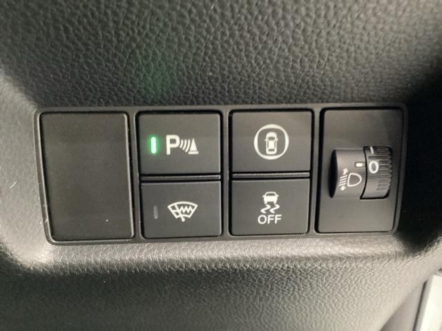 フィット ｅ：ＨＥＶホーム　光触媒抗菌消臭施工済　ホンダセンシング　衝突被害軽減システム　メモリーナビ　フルセグＴＶ　バックカメラ　スマートキー　クリアランスソナー　ＬＥＤヘッドライト　ＡＢＳ　運転席エアバッグ（15枚目）