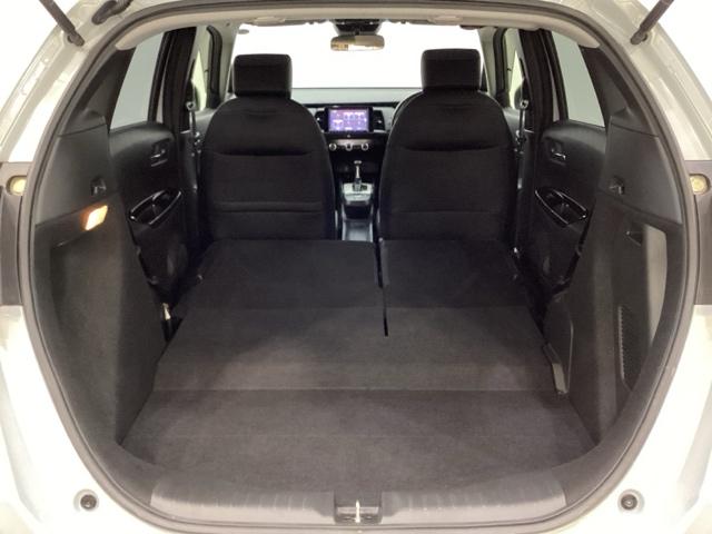 フィット ｅ：ＨＥＶホーム　光触媒抗菌消臭施工済　ホンダセンシング　衝突被害軽減システム　メモリーナビ　フルセグＴＶ　バックカメラ　スマートキー　クリアランスソナー　ＬＥＤヘッドライト　ＡＢＳ　運転席エアバッグ（22枚目）