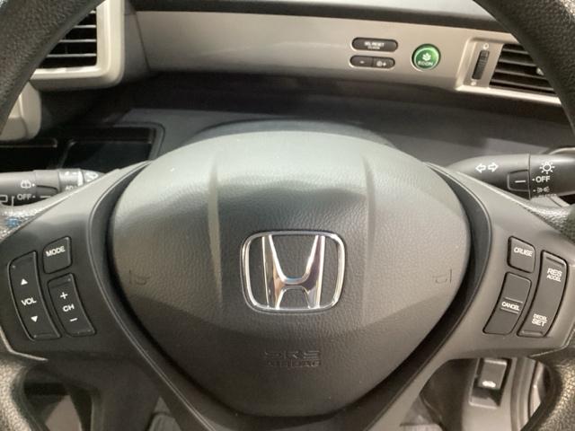 フリード Gプレミアムエディション 純正メモリーナビ 両側電動スライドドア クルーズコントロール 横滑り防止 バックカメラ 盗難防止 4WD(11枚目)