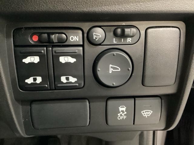 フリード Gプレミアムエディション 純正メモリーナビ 両側電動スライドドア クルーズコントロール 横滑り防止 バックカメラ 盗難防止 4WD(13枚目)