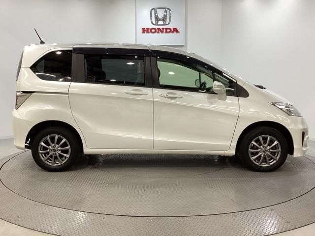 フリード Gジャストセレクション 純正メモリーナビ 社外アルミホイール 社外エンジンスターター 両側電動スライドドア 横滑り防止 バックカメラ 盗難防止 4WD(4枚目)